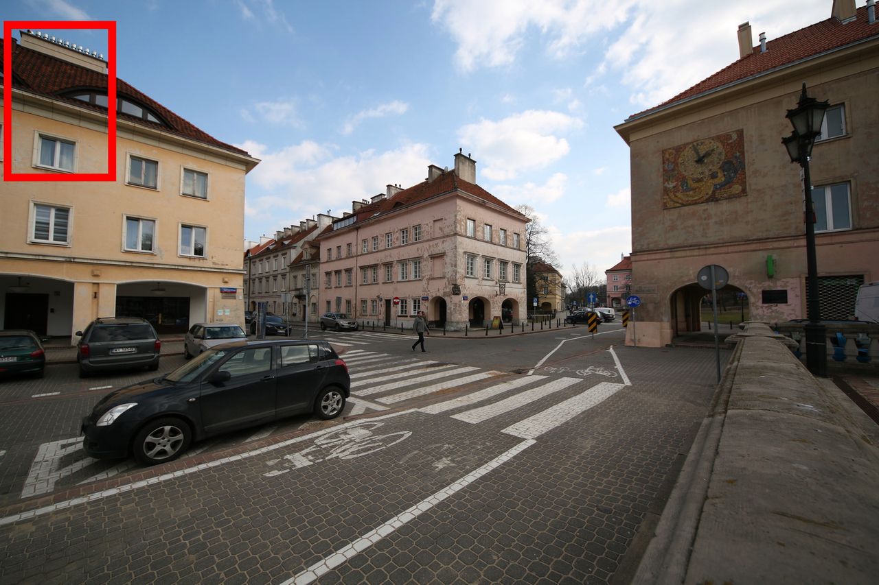 Kadr do prezentacji aberracji chromatycznej - ogniskowa 8 mm, przysłona f/4.5. Powiększony wycinek niżej.