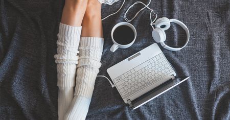 Odwiedzasz strony dla dorosłych? Oszuści deklarują, że mają obraz z twojej kamerki w laptopie