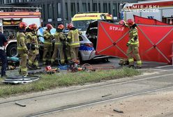 Wypadek z udziałem radiowozu. Policjant był zakleszczony w pojeździe