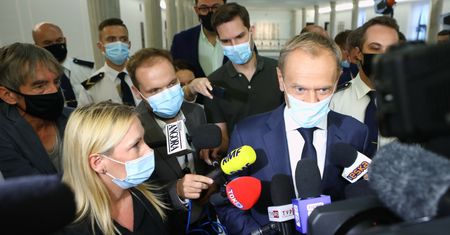 Ataki TVP na Tuska. Prof. Sowiński: to budzi zażenowanie