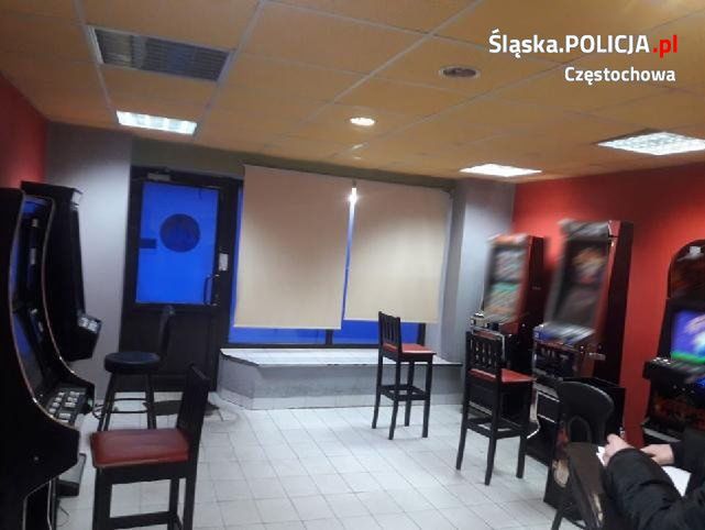 Policjanci z Częstochowy znaleźli i przejęli 12 automatów do gier hazardowych.