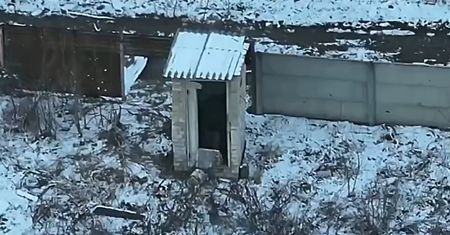 Rosjanin uciekał przed dronem. Schował się w toalecie