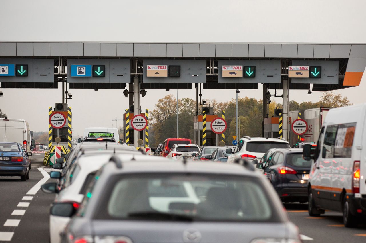 Bramki na autostradzie, zdjęcie ilustracyjne 