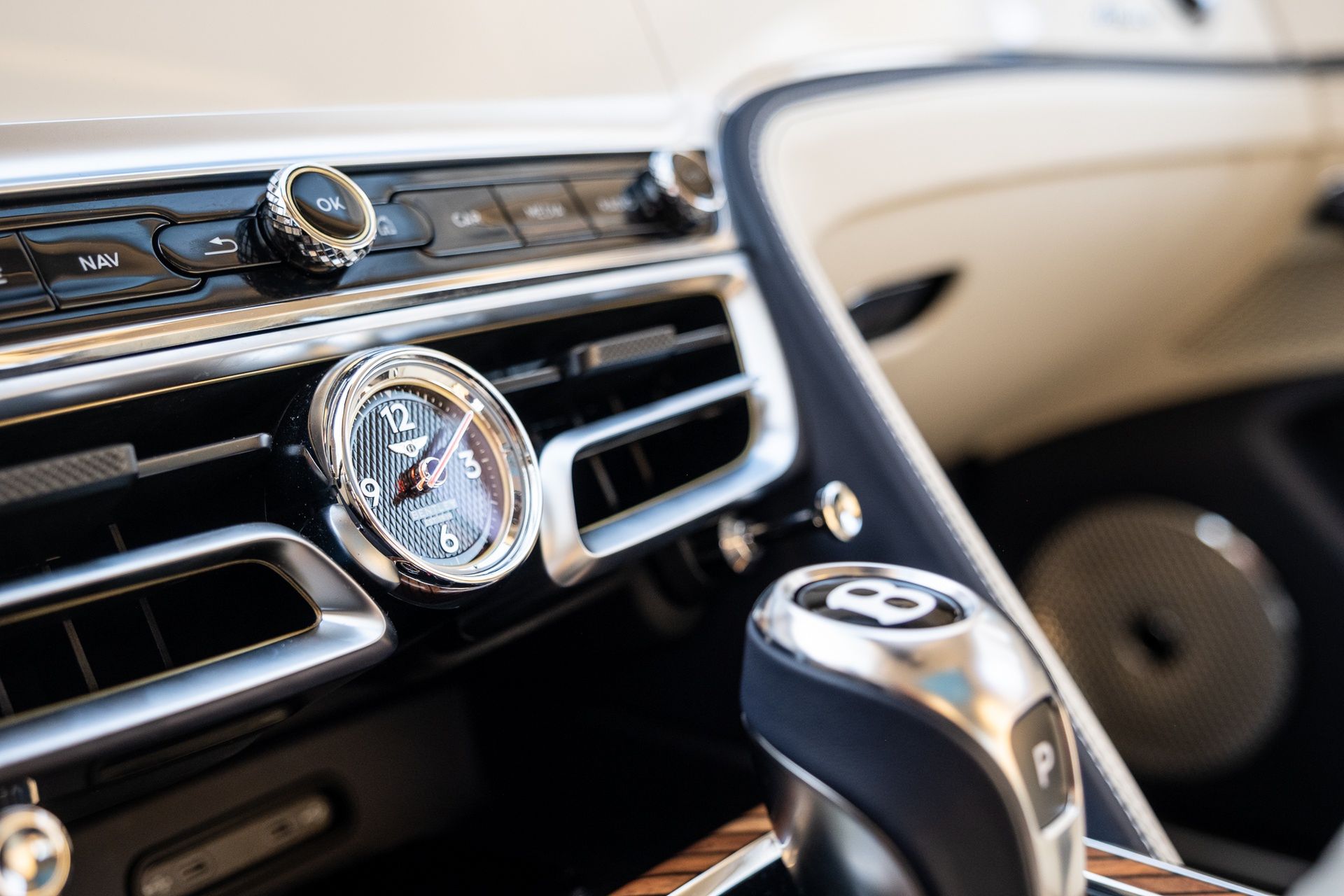 Bentley Flying Spur Azure (2026)