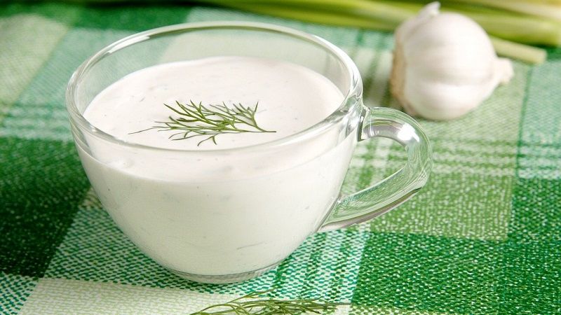 sos czosnkowy