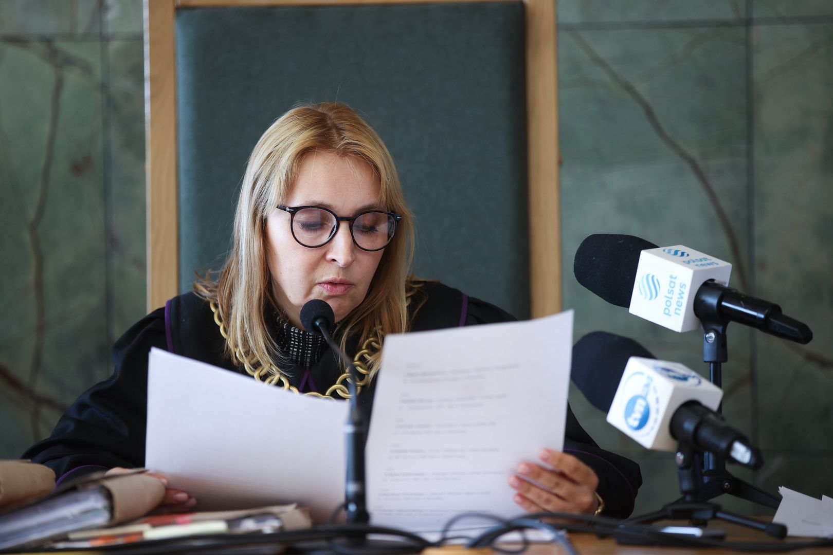Sędzia Agnieszka Senisson na sali rozpraw Sądu Okręgowego w Krakowie. Sąd ogłosił wyrok w procesie organizatorów i uczestników manifestacji narodowców, podczas której na symbolicznych szubienicach powieszono zdjęcia sześciorga europosłów