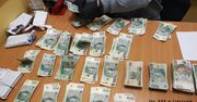 Śląskie. Miał przy sobie 100 tysięcy złotych. "Kurier" oszustów wpadł w ręce policji