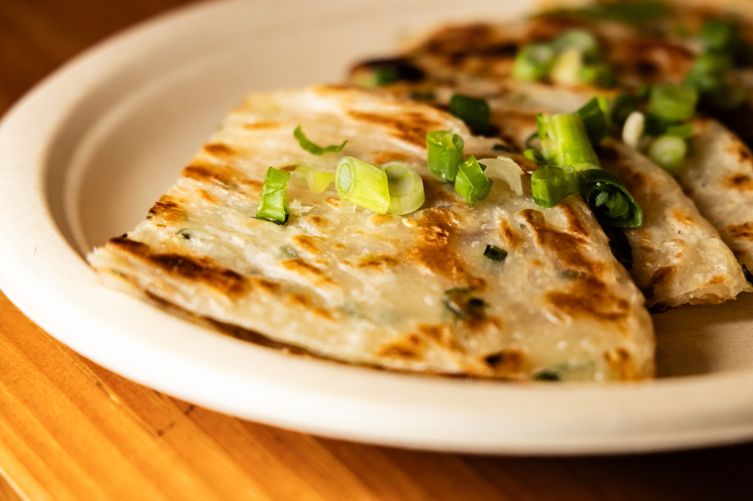 Nie tylko owoce i konfitura. Te chińskie naleśniki są jeszcze lepsze