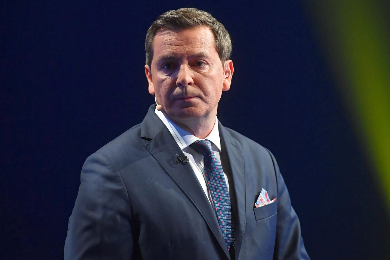 "Wygląda jak kompletna lipa". Tak Adamczyk miał "dorabiać" w TVP