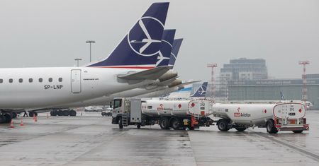 Ropa tanieje, paliwo lotnicze nie. Wiceprezes LOT-u: nie spodziewałbym się spadku cen biletów