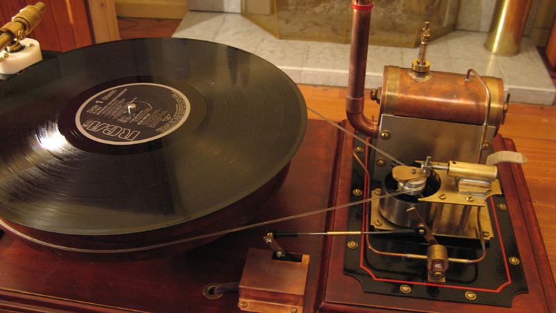 Steampunkowy adapter grający punk rocka [wideo] 1