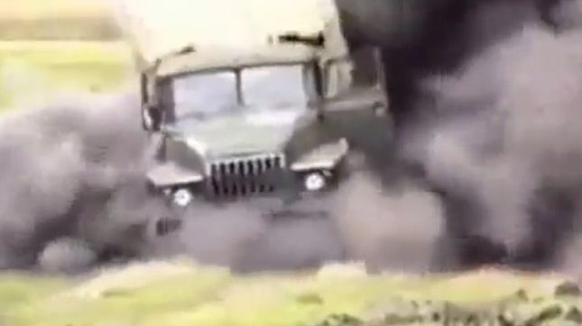 Tak Rosjanie testują samochody! Co zostanie z Kamaza po najechaniu na minę? 1