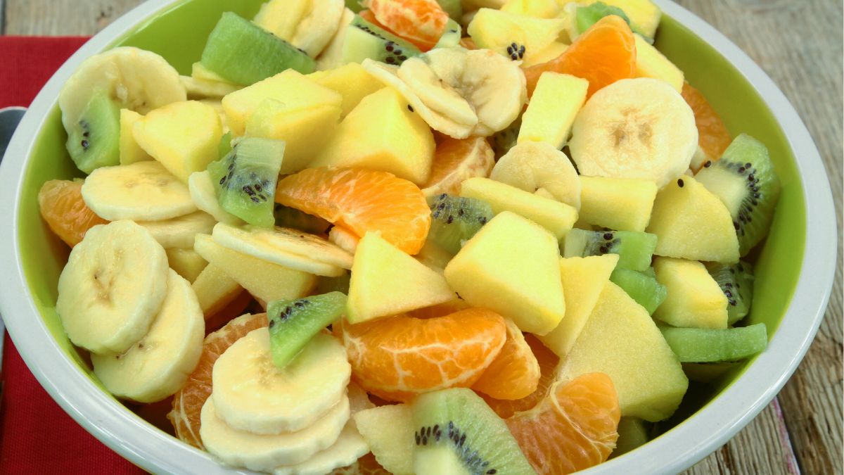 Sałatka owocowa to nie najlepszy wybór na kolację