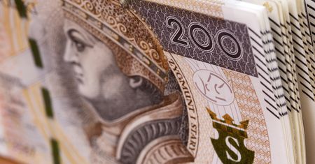 300 zł dla emerytów. Oto komu przysługuje dodatek