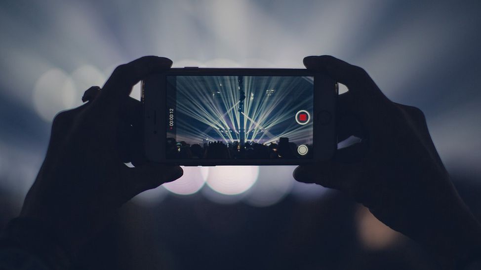 Smartfon i Blackmagic Camera – duet do nagrywania w kinowej jako