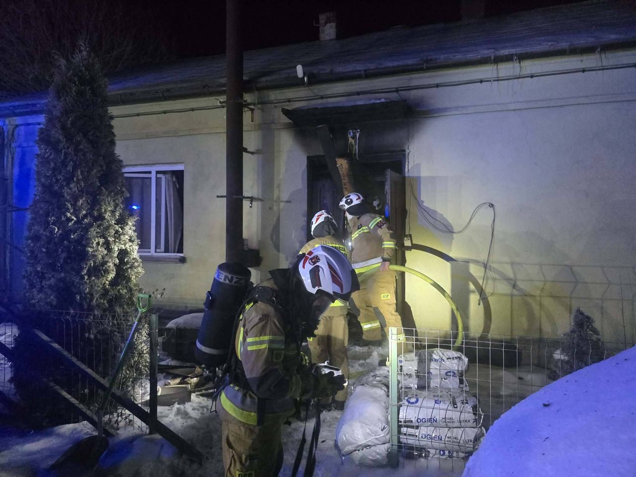 Poważny pożar w Cieszewie. 19-latek z poparzeniami twarzy!