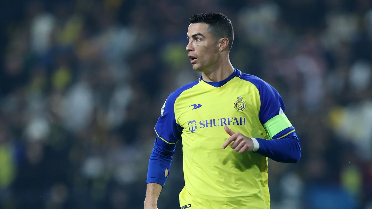RIYADH, SAUDI ARABIA - JANUARY 22: Cristiano Ronaldo of Al Nassr looks on during the Saudi Pro League match between Al Nassr and Al-Ittifaq Club at Mrsool Park Stadium on January 22, 2023 in Riyadh, Saudi Arabia. (Photo by Yasser Bakhsh/Getty Images)