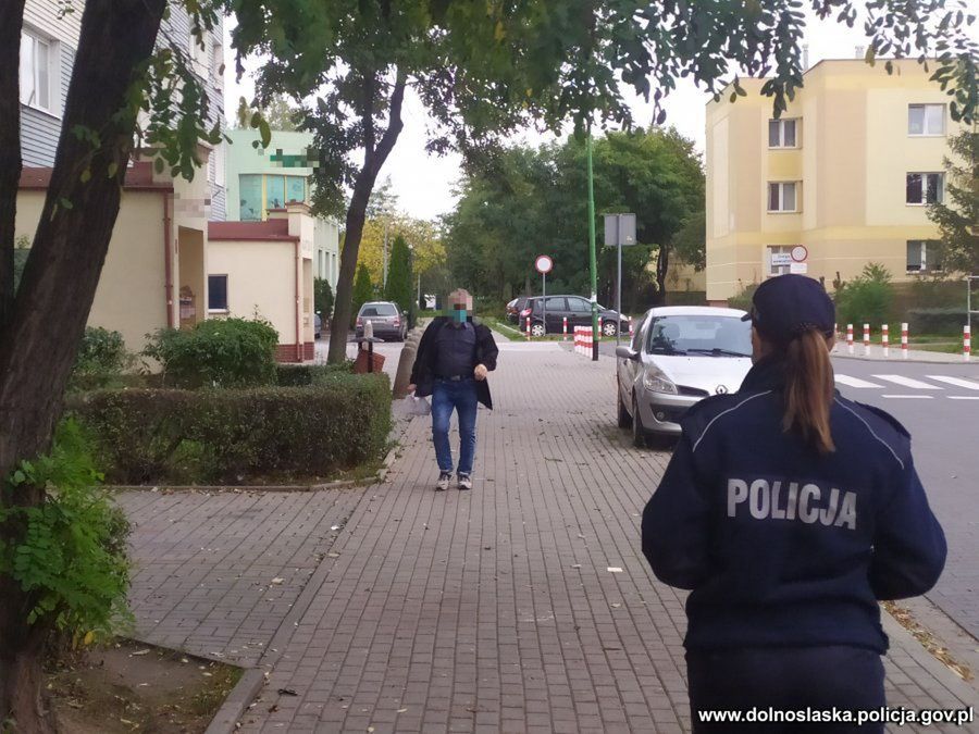 Koronawirus w Polsce. Oszuści nie próżnują. Próbują wykorzystać ufność osób starszych