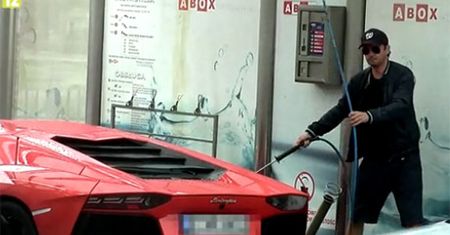 Kuba myje lamborghini... za 5 złotych!