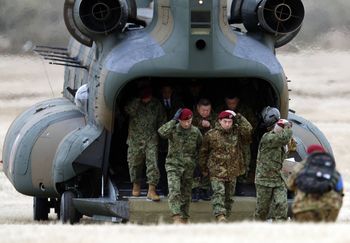 Japonia rozmieszcza rakiety. Media o "zatopieniu archipelagu"