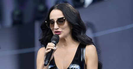 Justyna Steczkowska w lateksowym kombinezonie. Uwagę zwracają jej buty