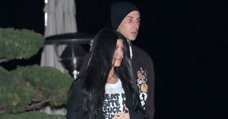 Kourtney Kardashian całuje się z Travisem Barkerem. Miłość kwitnie