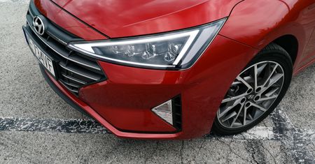 Hyundai Elantra: Hyundai SmartSense, Android Auto i kamera cofania