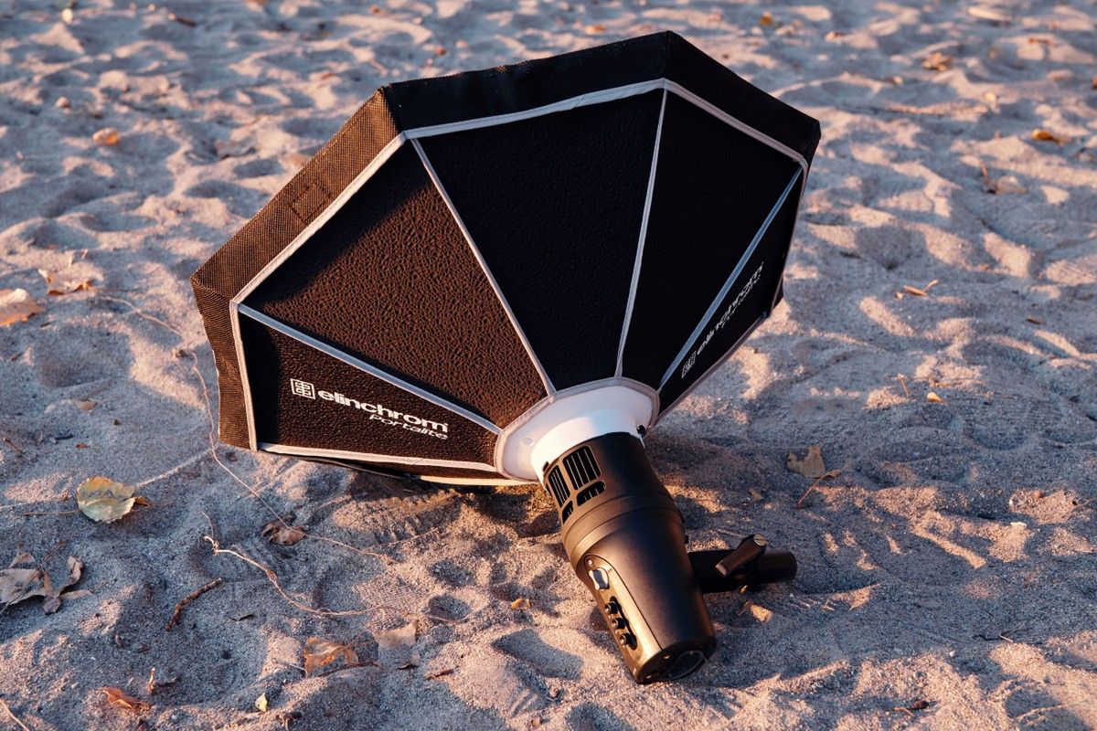 Elinchrom ELM8 to przenośna lampa LED z wbudowanym akumulatorem 2