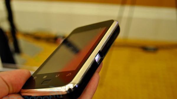 Miniaturowy tablet Microvision z Androidem i... projektorem [wideo] 1