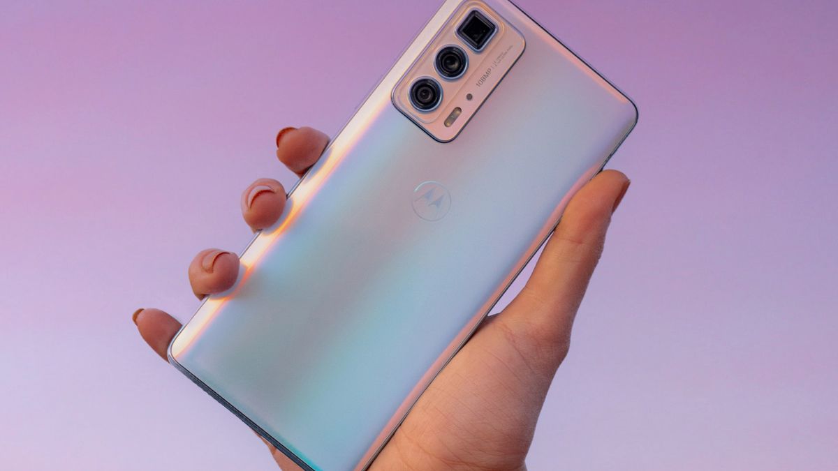 Motorola Edge 20 oficjalnie. Ma aparat 108 Mpix, peryskopowy teleobiektyw i nagrywanie 8K 1