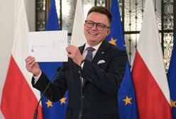 W ważnych dokumentach nagle coś znalazł. Szymon Hołownia się wzruszył