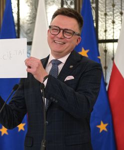 W ważnych dokumentach nagle coś znalazł. Szymon Hołownia się wzruszył