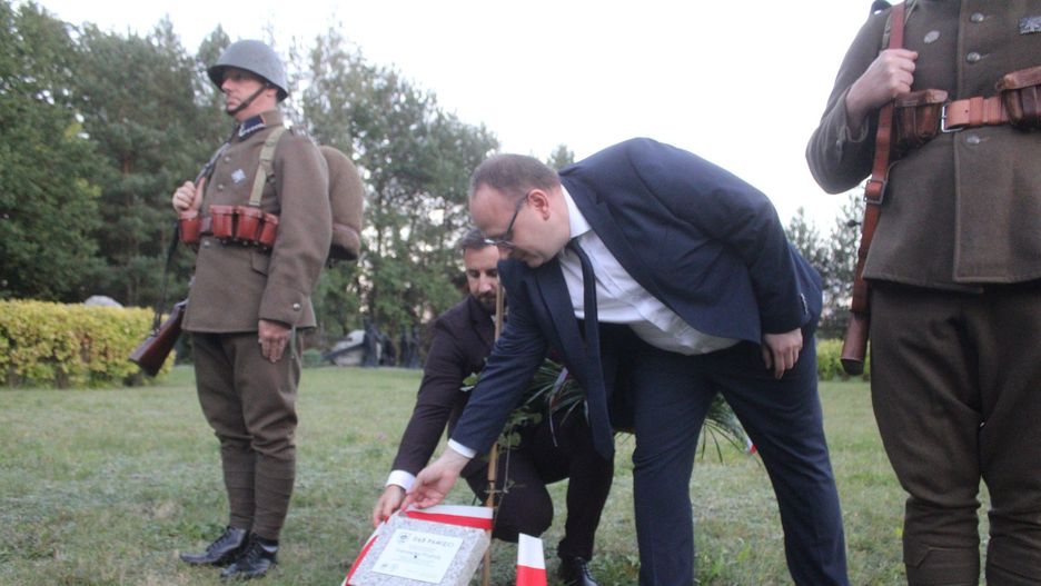 W Bełchatowie uczcili pamięć policjantów pomordowanych w Katyniu