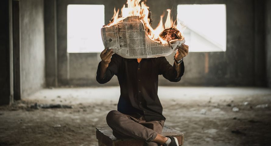 Unikanie wiadomości a emocje. Dlaczego mamy już dosyć newsów?