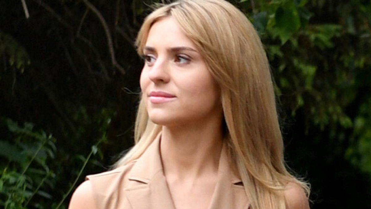 Katarzyna Tusk nawet jesienią nosi "slip skirt"