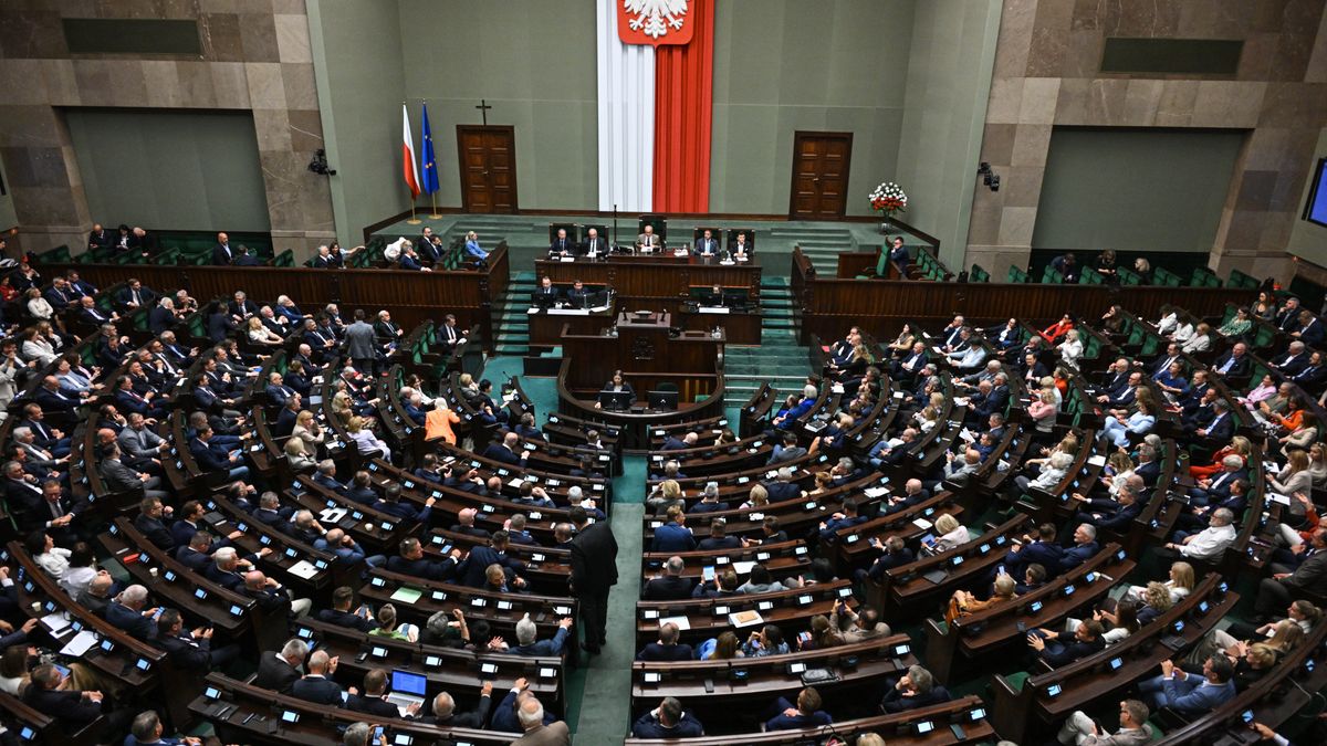 Sejm coraz bliżej nowego podatku. Firmy paliwowe zapłacą miliardy