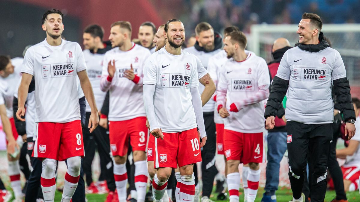 POLAND - 2022/03/29: Jakub Moder (R), Grzegorz Krychowiak (C), Arkadiusz Milik (L) of Poland are seen during the celebration after Poland qualified for the 2022 FIFA World Cup after 2022 FIFA World Cup Qualifier knockout round play-off match between Poland and Sweden at Silesian Stadium in Chorzow, Poland. Poland beat Sweden 2-0. (Photo by Mikolaj Barbanell/SOPA Images/LightRocket via Getty Images)