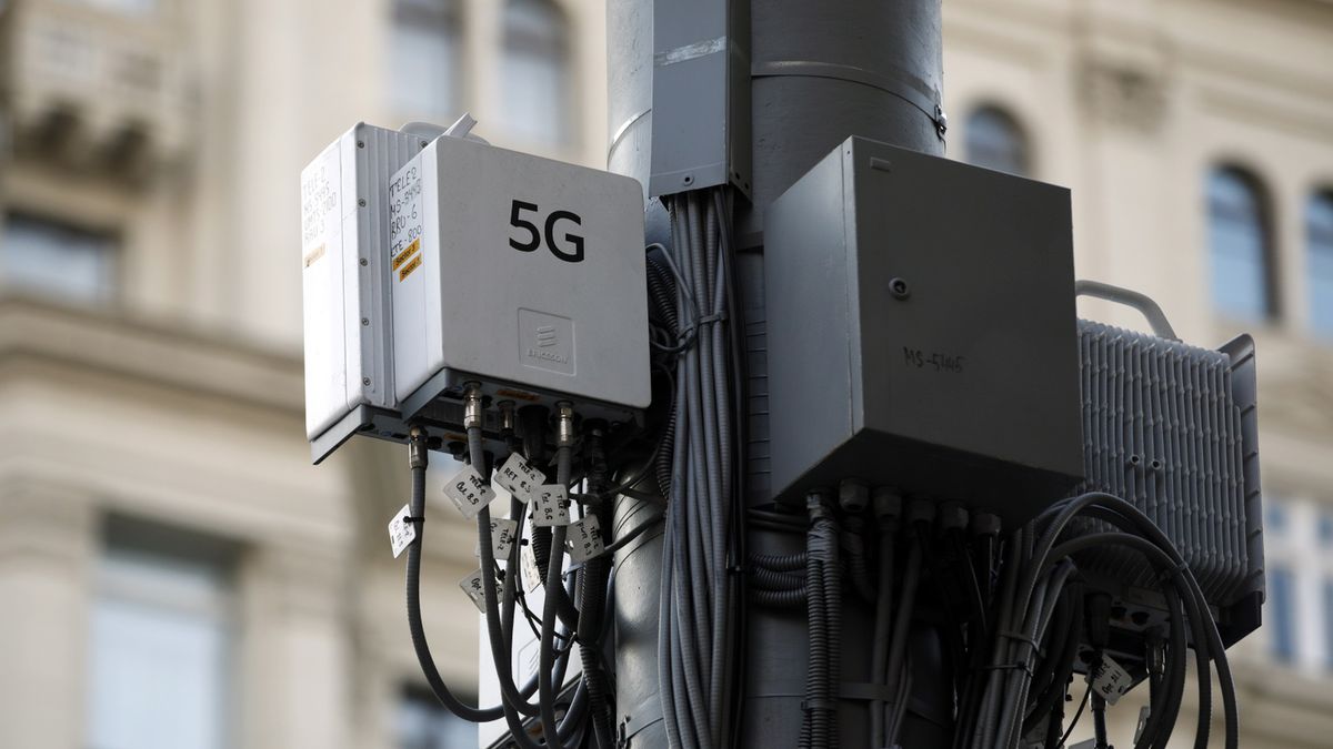 Maszty 5G padają ofiarami kolejnych teorii spiskowych /Fot. GettyImages/TASS/Mikhail Pochuyev