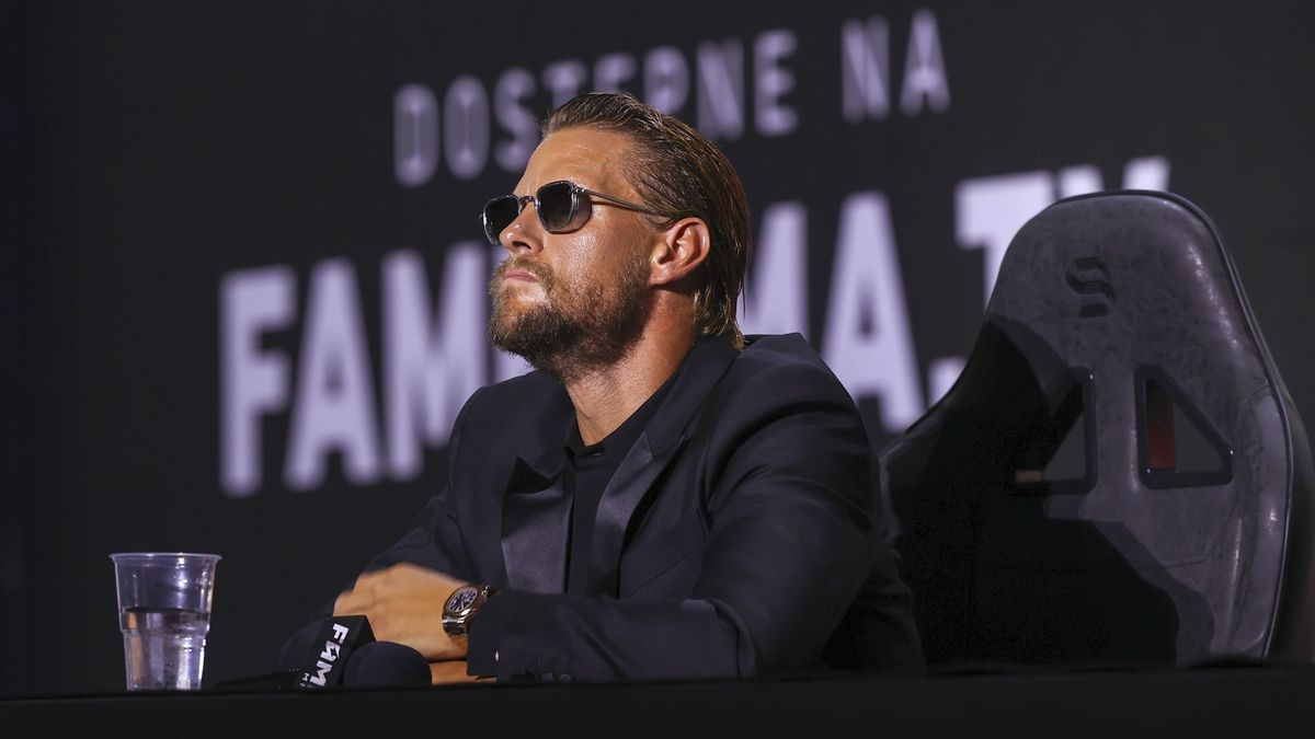 Sebastian Fabijański podczas konferencji Fame MMA 19