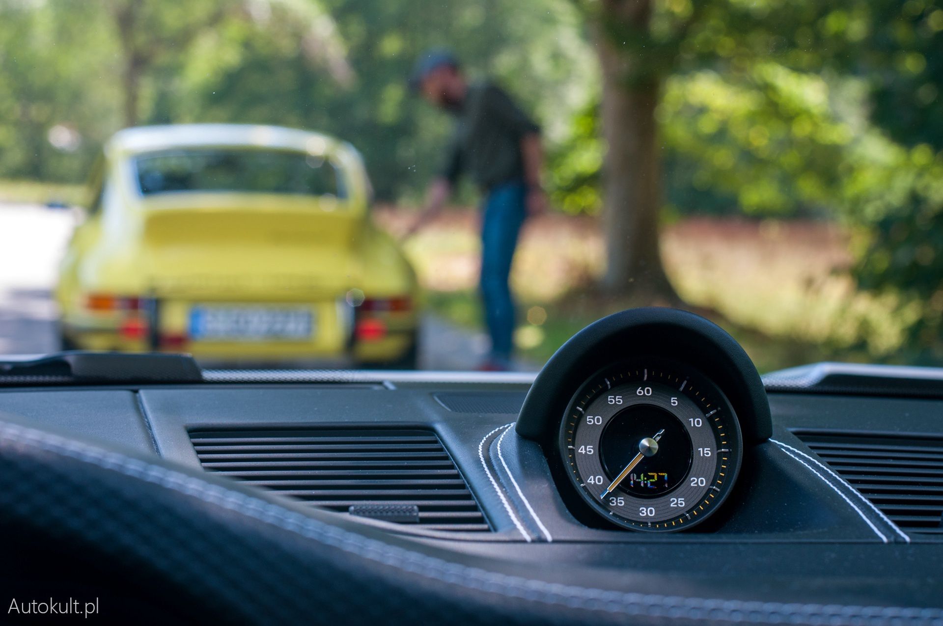Porsche 911 GT3 Touring vs Porsche 911 Carrera RS 2.7