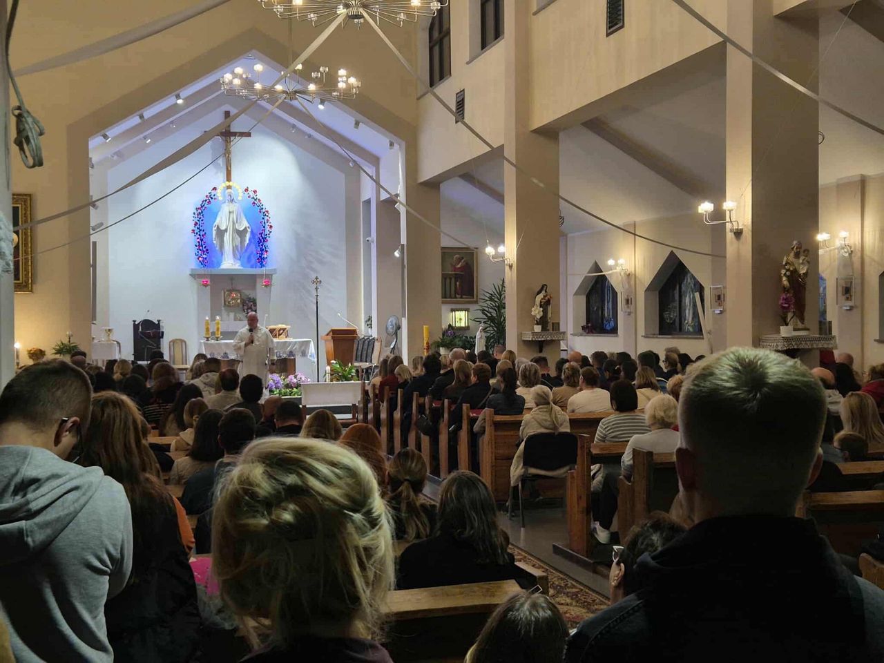 1 i 2 listopada. Czy katolicy muszą iść na mszę? Rzecznik KEP rozwiewa wątpliwości