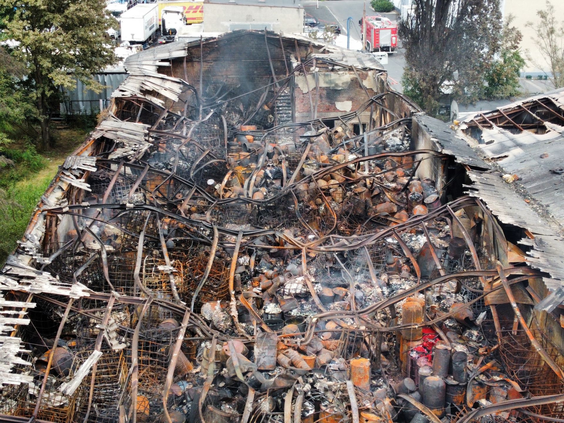 Spalone wnętrze hali w zielonogórskim Przylepie