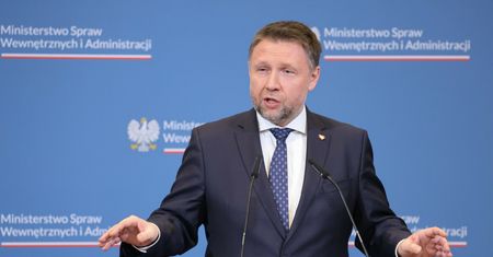 Dlaczego Kierwiński ma dalej ochronę? Polityk się tłumaczy