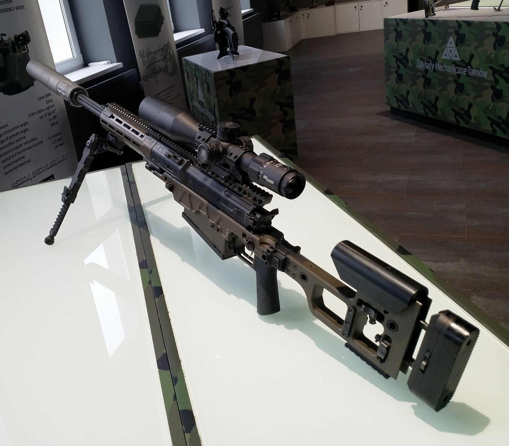 SR-50M to karabin w układzie klasycznym ze słabszym o 20 proc. hamulcem wylotowym względem TOR-a, ale umożliwiającym montaż tłumika dźwięku. 