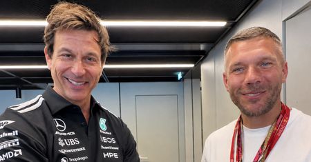 Toto Wolff i Lukas Podolski pogadali sobie po polsku. Nagranie hitem sieci