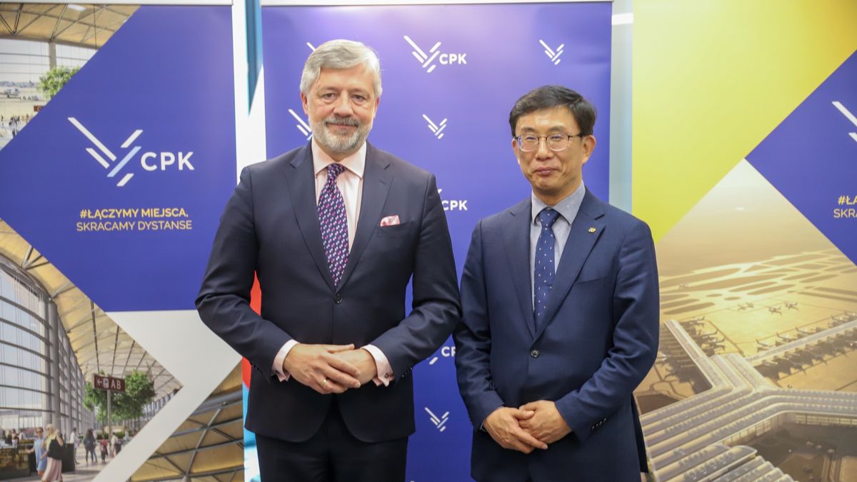 Prezes CPK podpisał umowę o współpracy z  Korea National Railway