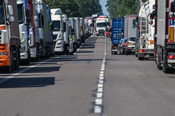 Cła od towarów z Chin. Skarbówka ściga te firmy