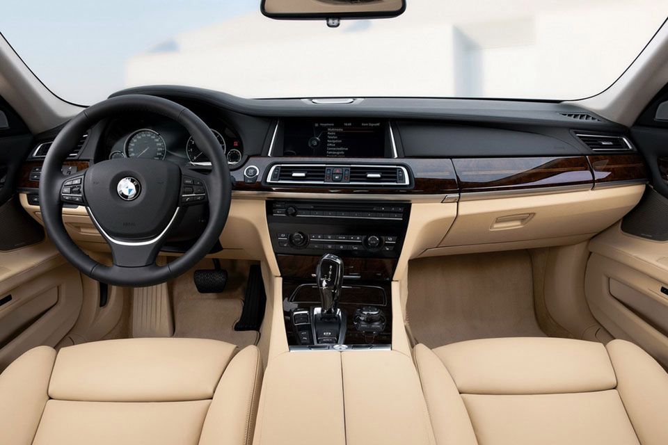 BMW serii 7 na rok 2013 - megagaleria niemieckiego okrętu flagowego 230