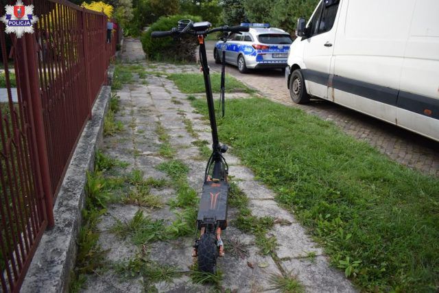 10-latek na hulajnodze elektrycznej wjechał przed pojazd dostawczy. Doszło do potrącenia (zdjęcia)