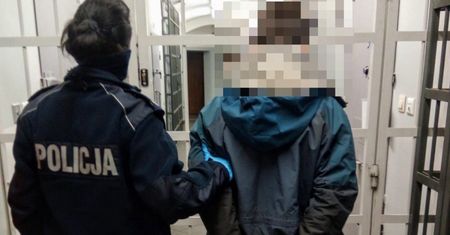 Kłodzko. Zepchnął innego kierowcę do rowu, po czym zażądał od niego pieniędzy. 21-latek z zarzutami